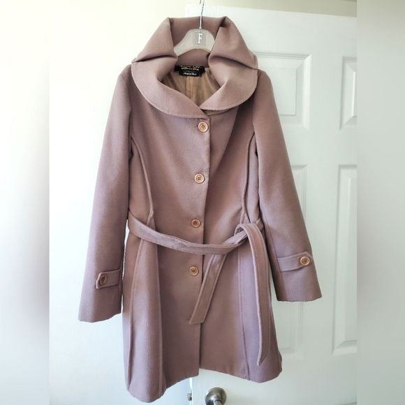 Classy & Original Design Coat - Picture 1 of 5